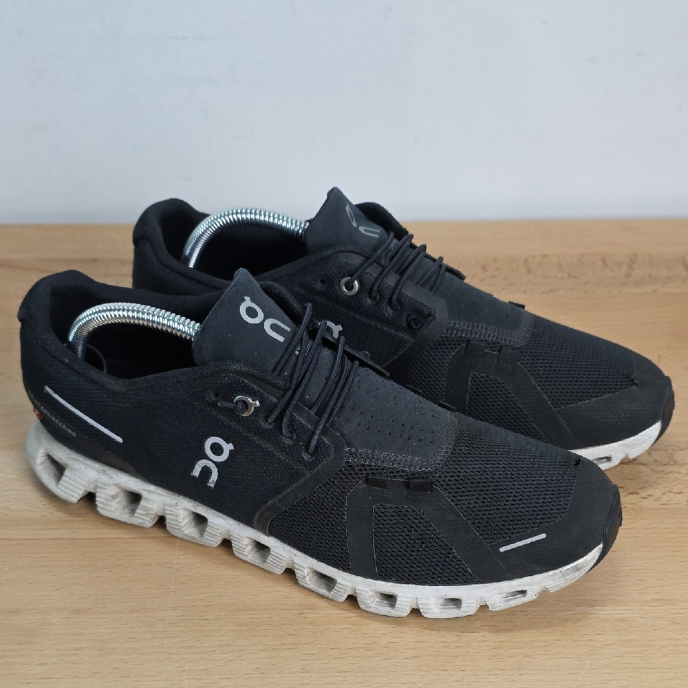 Black and White On Cloud Size 10 Used